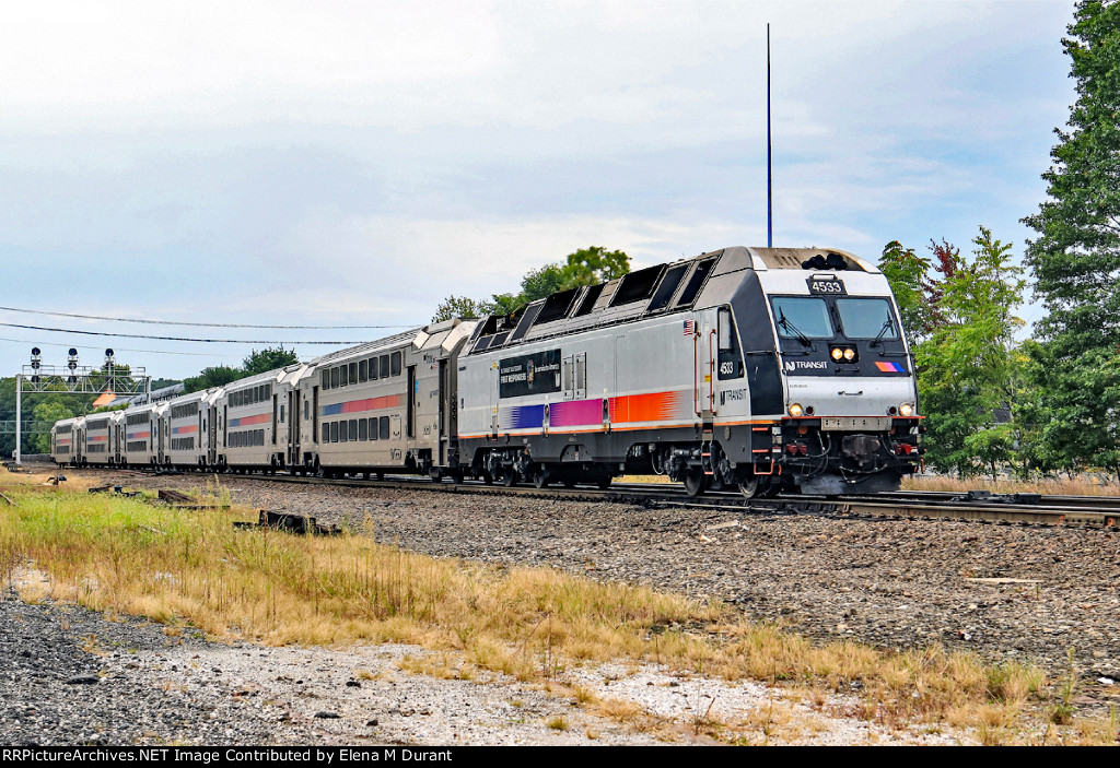 NJT 4533 on train 1351